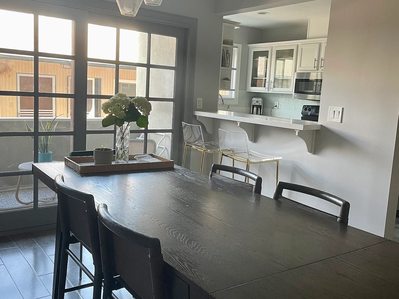 2 bed, 1045 sqft, $4,500 — Photo 3