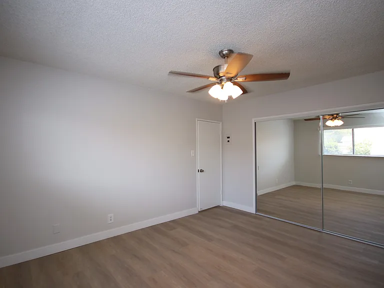 2505 W Grand Ave #F — Photo 14