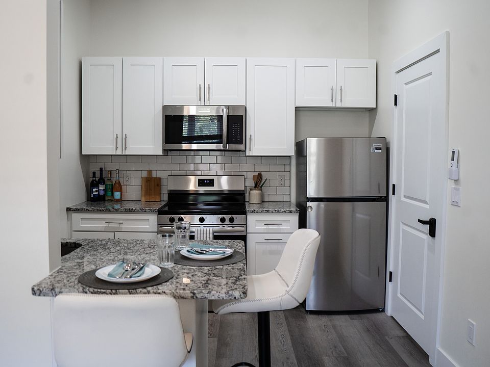 Kitchen/bar seating