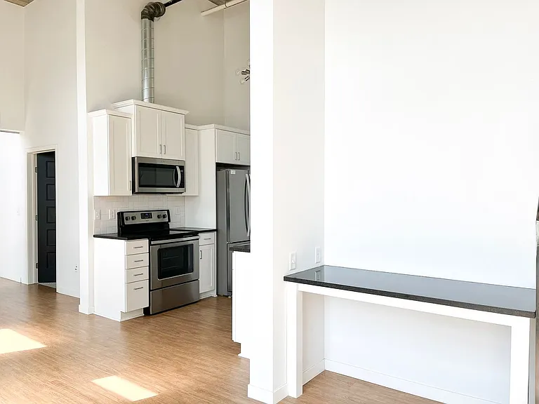 Grand & Syndicate Apartments — Photo 22