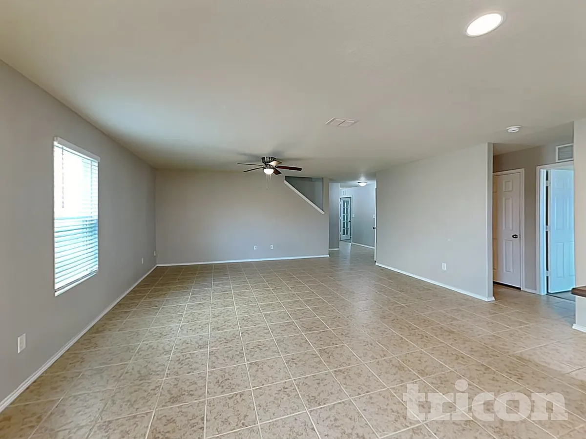 Building Photo - 10607 Noble Cyn