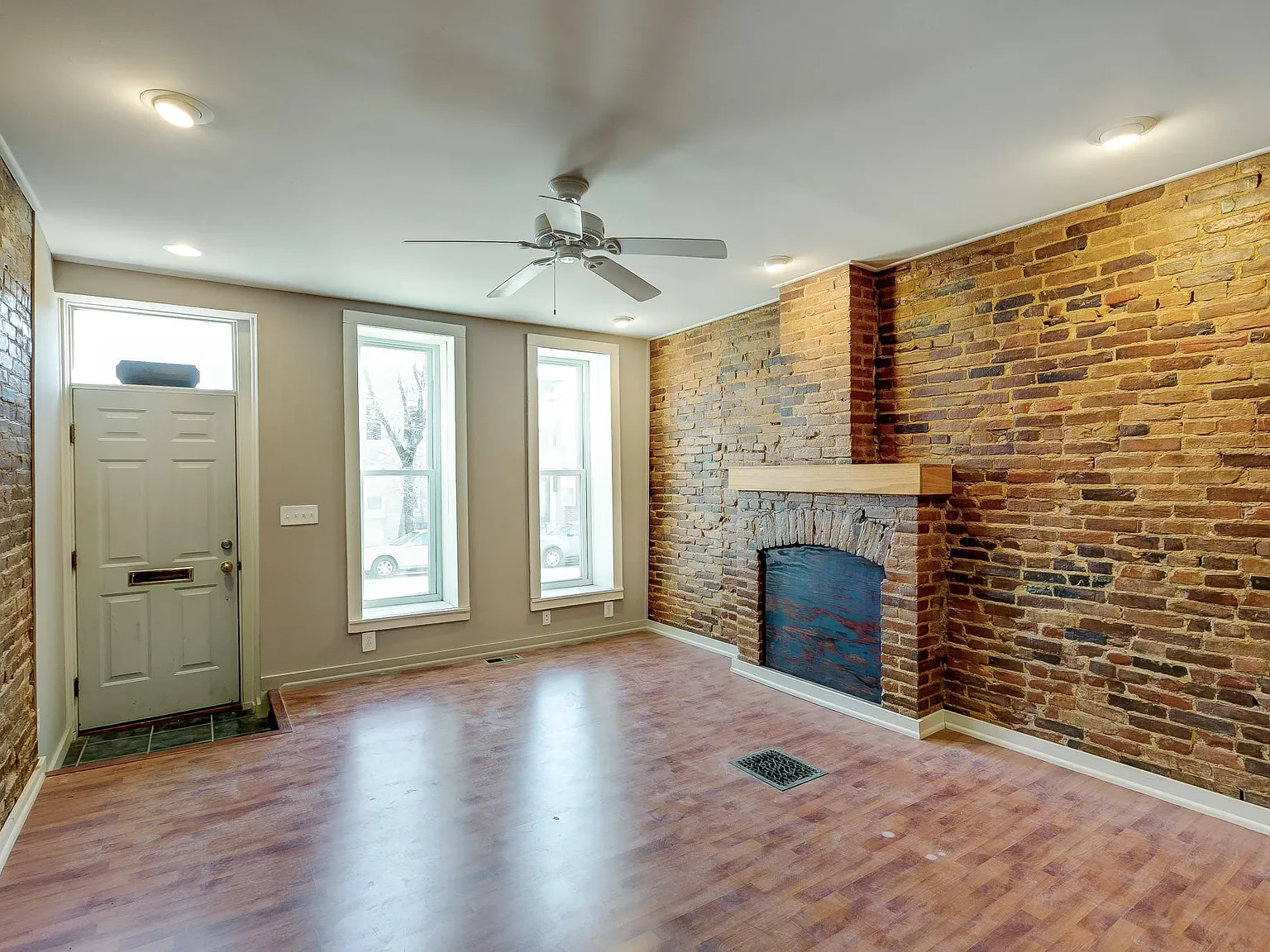 3 bed, 1344 sqft, $2,600 — Photo 2