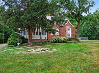 27511 White Rd, Willoughby Hills, OH