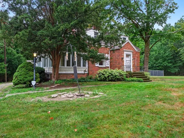 27511 White Rd, Willoughby Hills, OH 44092