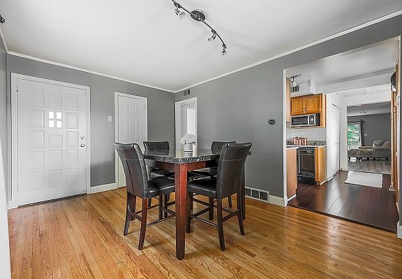 2nd image of 42509 Lakeland Ct