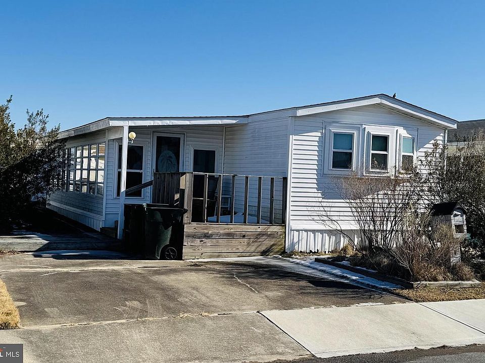 1st image of 414 Nautical Ln