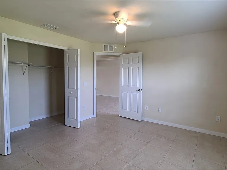115 SE 12th Ter #115 — Photo 13