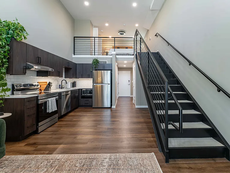 1364 E Battlefield Rd — Photo 92