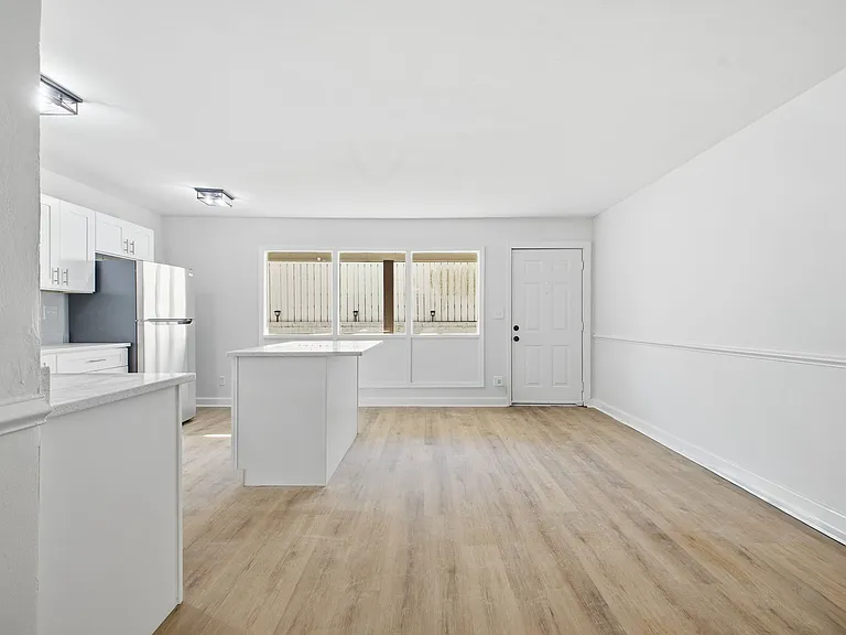 2065 E Ocean View Ave — Photo 9