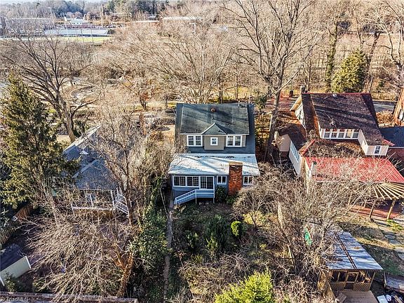4th image of 614 W End Blvd