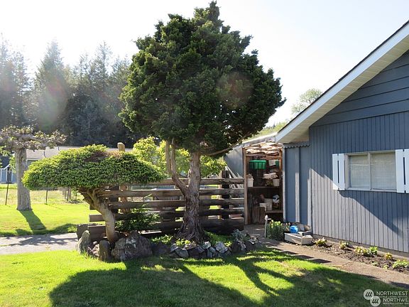 3rd image of 725 N Medcalf Lane