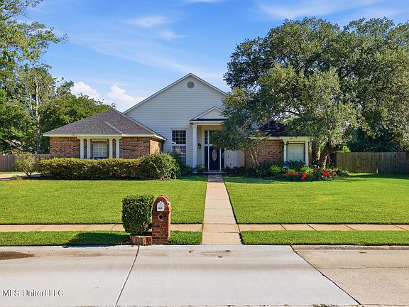 2nd image of 3815 Cabildo Pl