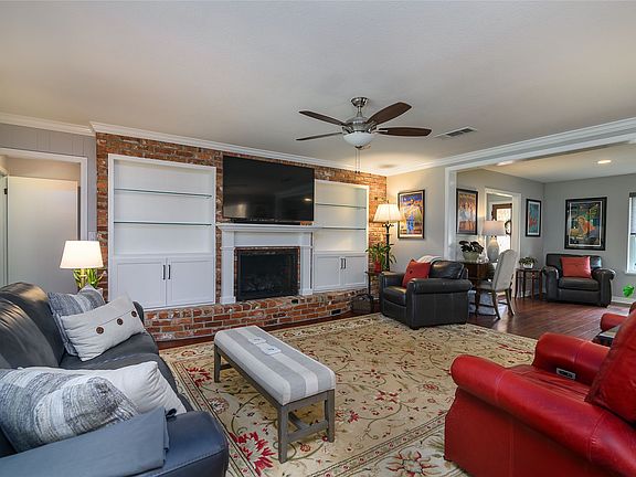 4th image of 7629 University Dr