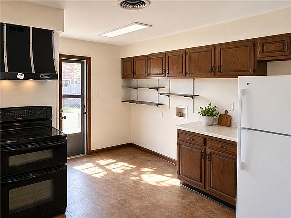3rd image of 1812-16 Poplar St