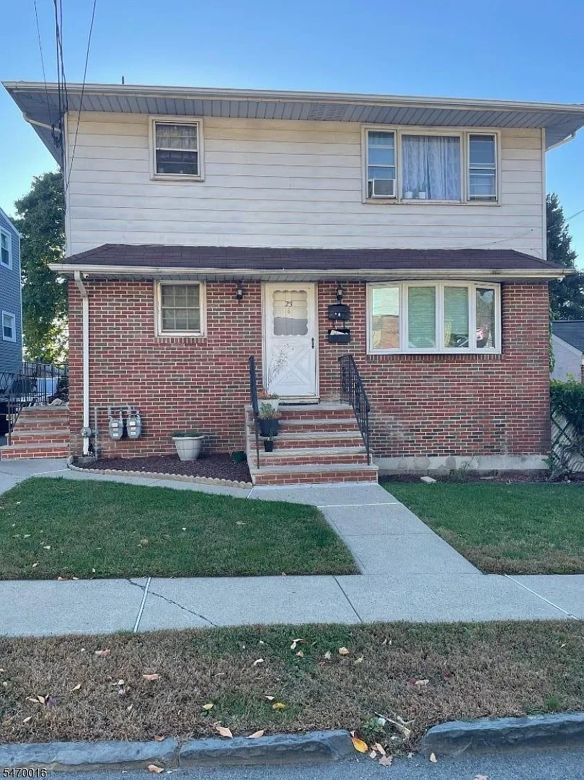3 bed, 1.0 bath, $2,700 — Photo 1