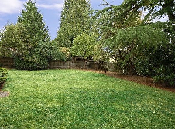 3rd image of 10814 23rd Ave NE