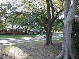 4th image of 300 Saint Lukes Dr