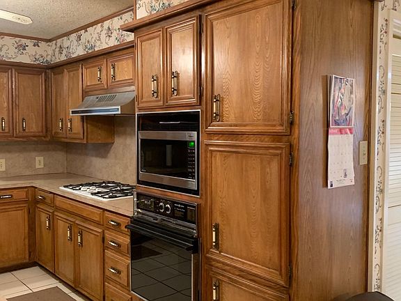 2nd image of 519 Clubview Dr