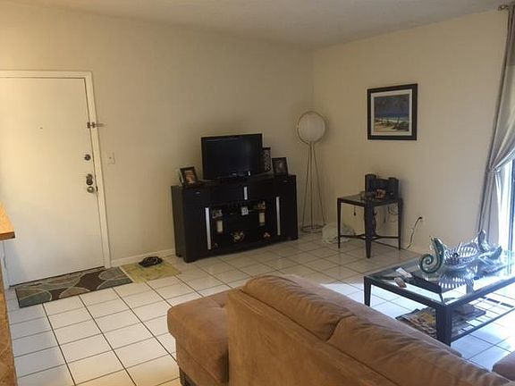 3rd image of 761 NE 199th St APT 203
