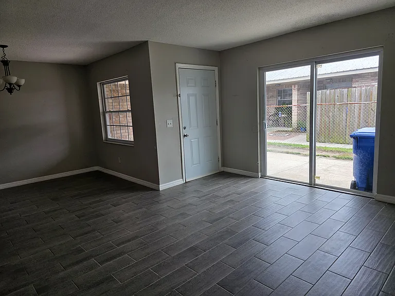 3235 Bloomingdale Villas Ct — Photo 17