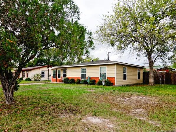 805 E Anderson, Beeville, TX 78102