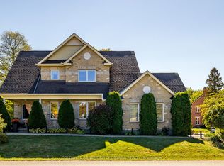 38 Hobin St, Ottawa, ON K2S 1G8