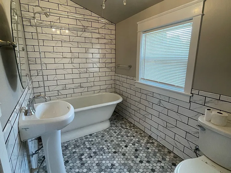 110 S Yorktown Ave — Photo 10
