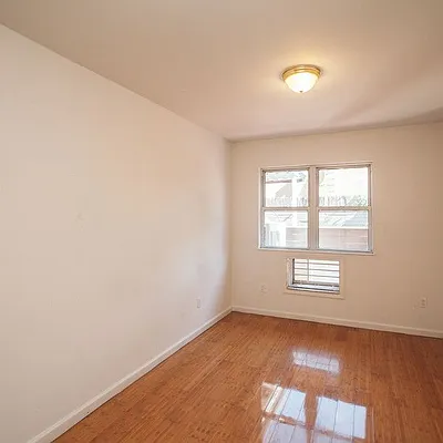 Rented by Nooklyn NYC LLC | media 125