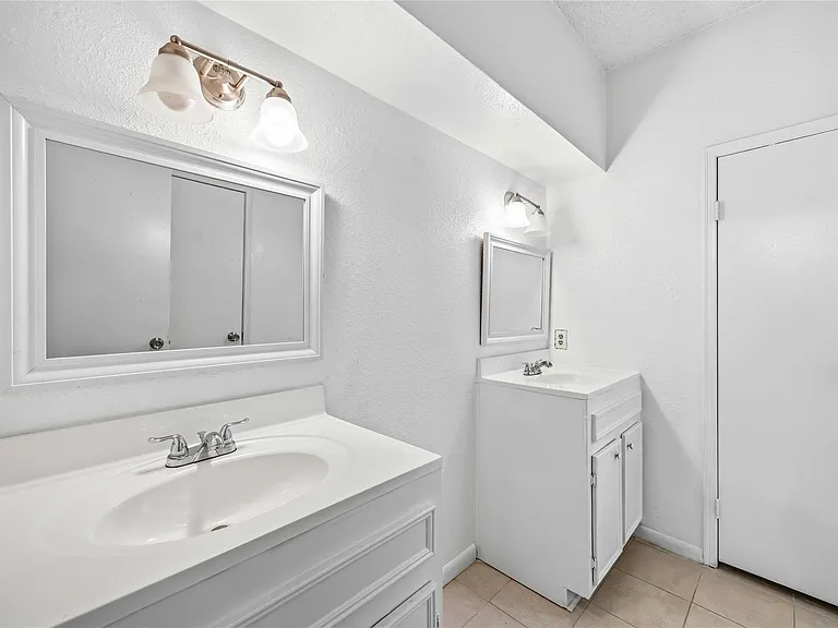 9410 Stonehouse Ln — Photo 19