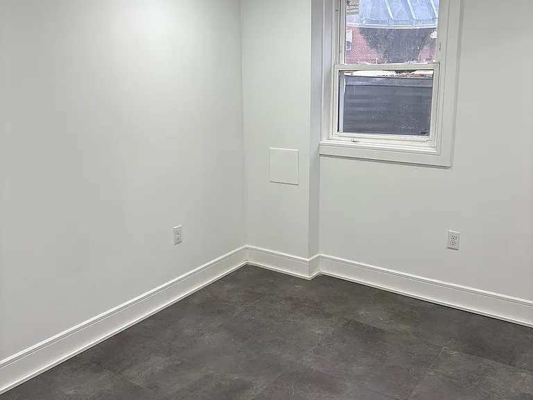 5030 S Dakota Ave NE — Photo 19