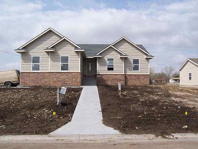 1st image of 405 Sunflower Dr