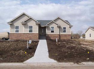 405 Sunflower Dr, El Dorado, KS 67042