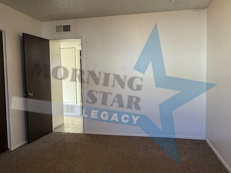 Puerta Del Sol Apartments — Photo 18
