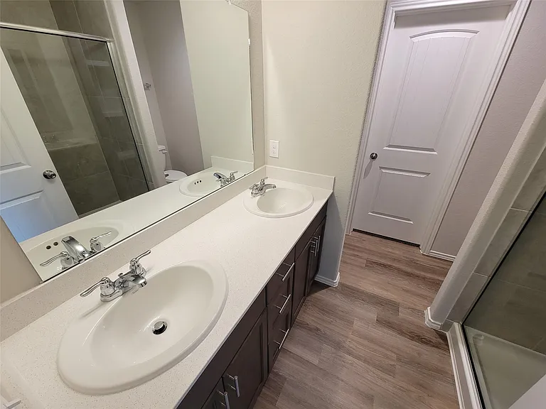 942 Amesbury Ct — Photo 29