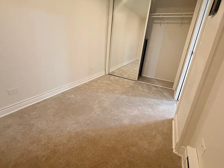 1624 N Oakley Ave — Photo 17