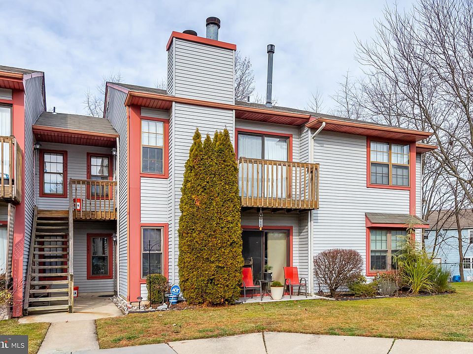1st image of 351 Coventry Ct