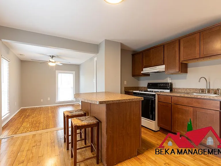 941 Starkweather St #5 — Photo 4