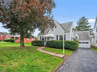 969 Bon Air Dr, Sharon, PA 16146