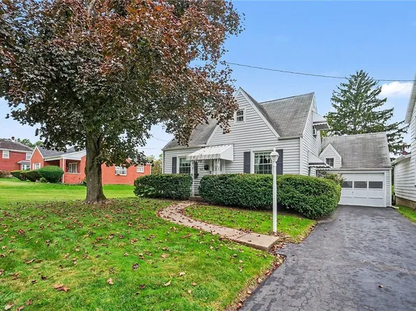 969 Bon Air Dr, Sharon, PA 16146