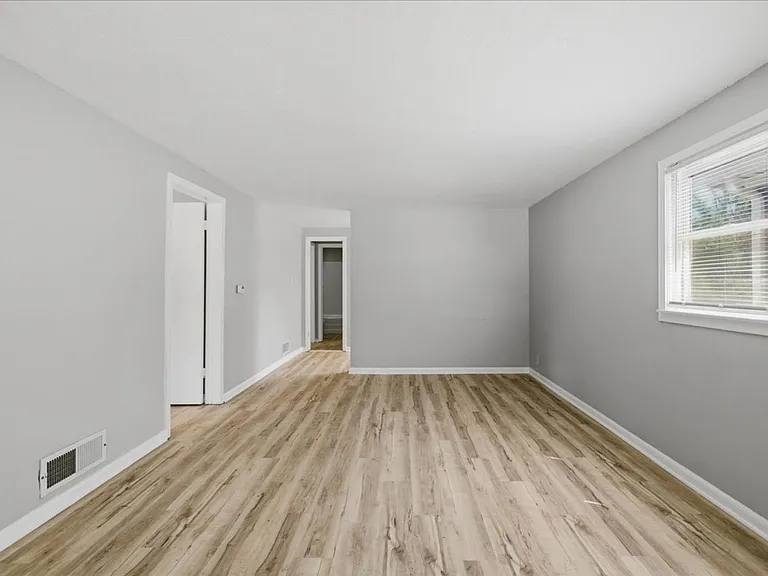 5010 Brookville Rd — Photo 2