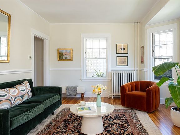 5th image of 35 Falmouth St