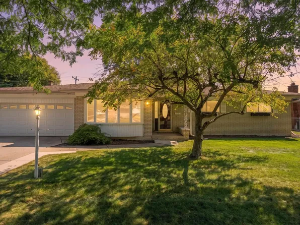 37352 Mario Dr, Sterling Heights, MI 48312