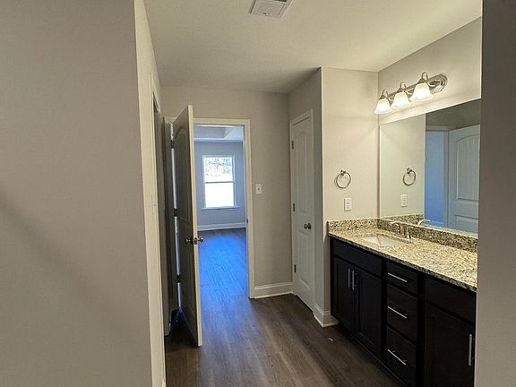 5th image of 3513 Jaguar Blvd