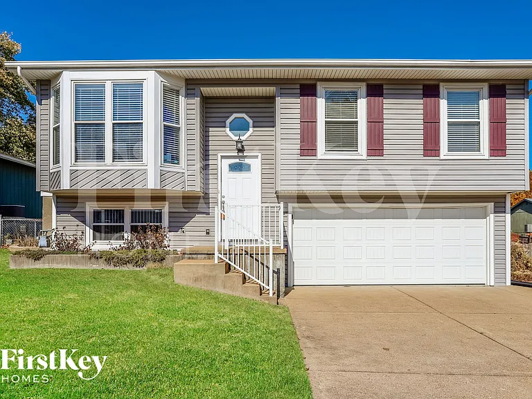 3201 Lupine Dr — Photo 1