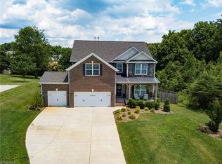 4832 Knollview Dr, Walkertown, NC 27051