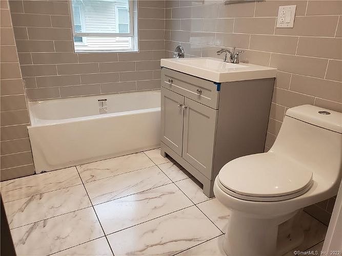 83 Vernon St Waterbury CT Zillow