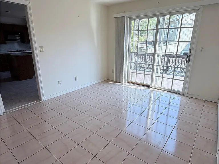 216 Maple Ave — Photo 4