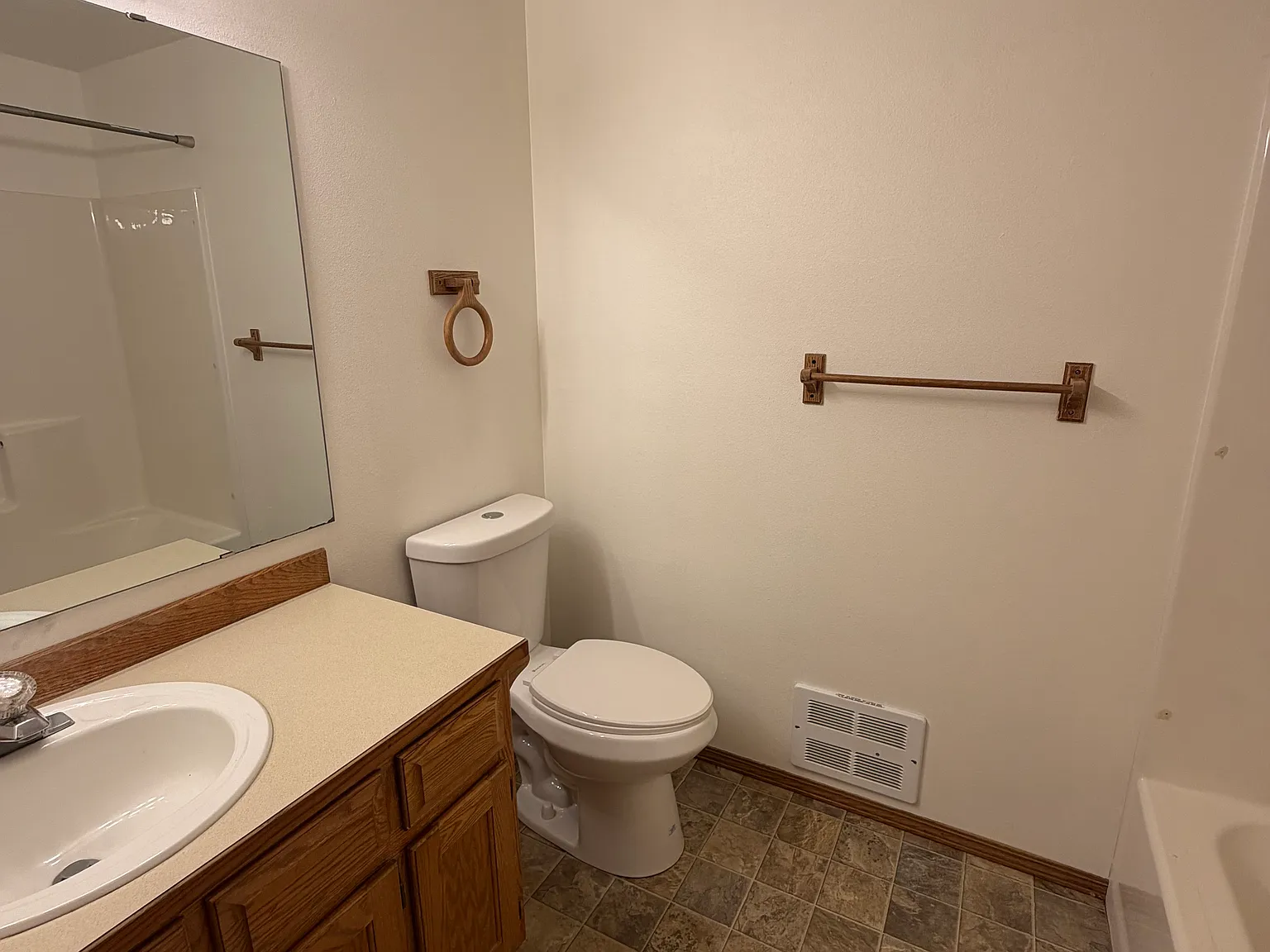 2 bed, 1.5 bath, 1024 sqft, $1,543 — Photo 4