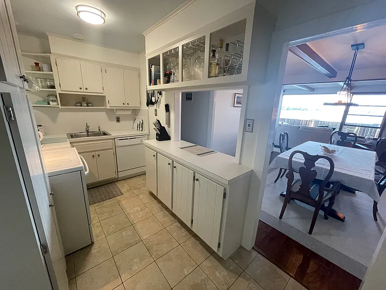 91 Shore Rd — Photo 6