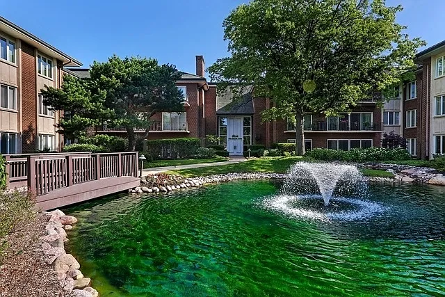 4 Oak Brook Club Dr APT F106 photo 1